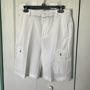 IZOD Swingflex Men’s Golf shorts. Size 30. NWT